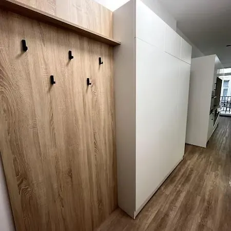 Modern Comfort Next To Historic Sights Bratislava