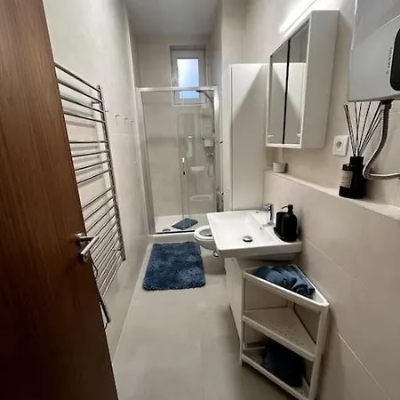 Modern Comfort Next To Historic Sights