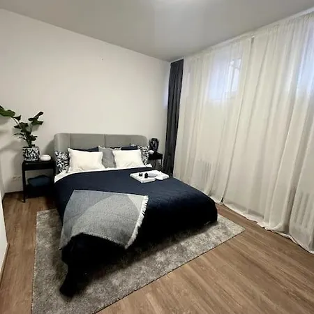 Modern Comfort Next To Historic Sights Bratislava